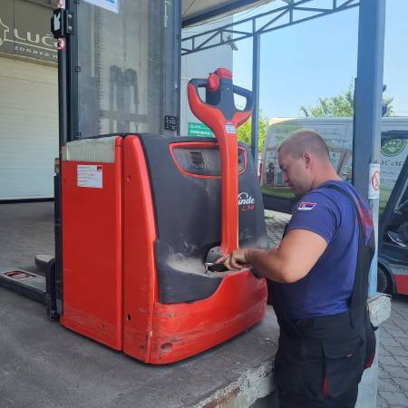 Ručno vođeni viljuškar